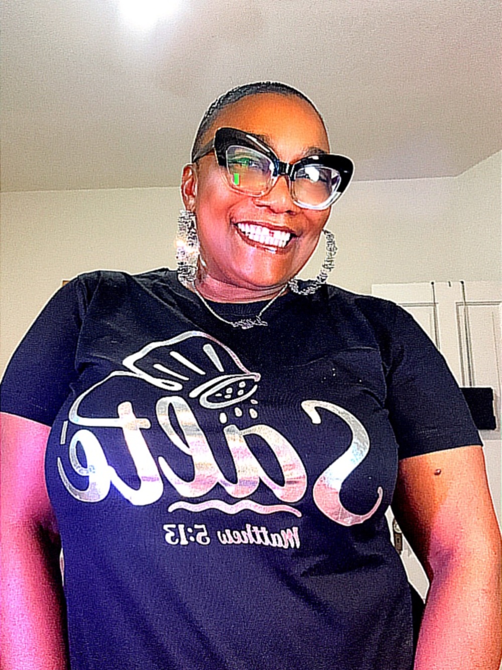 Black womans Graphic Tee with 'Salté' Script